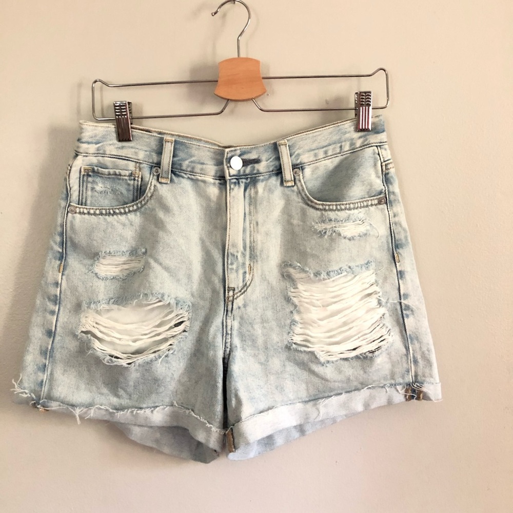 American eagle mom ripped shorts! Size 4